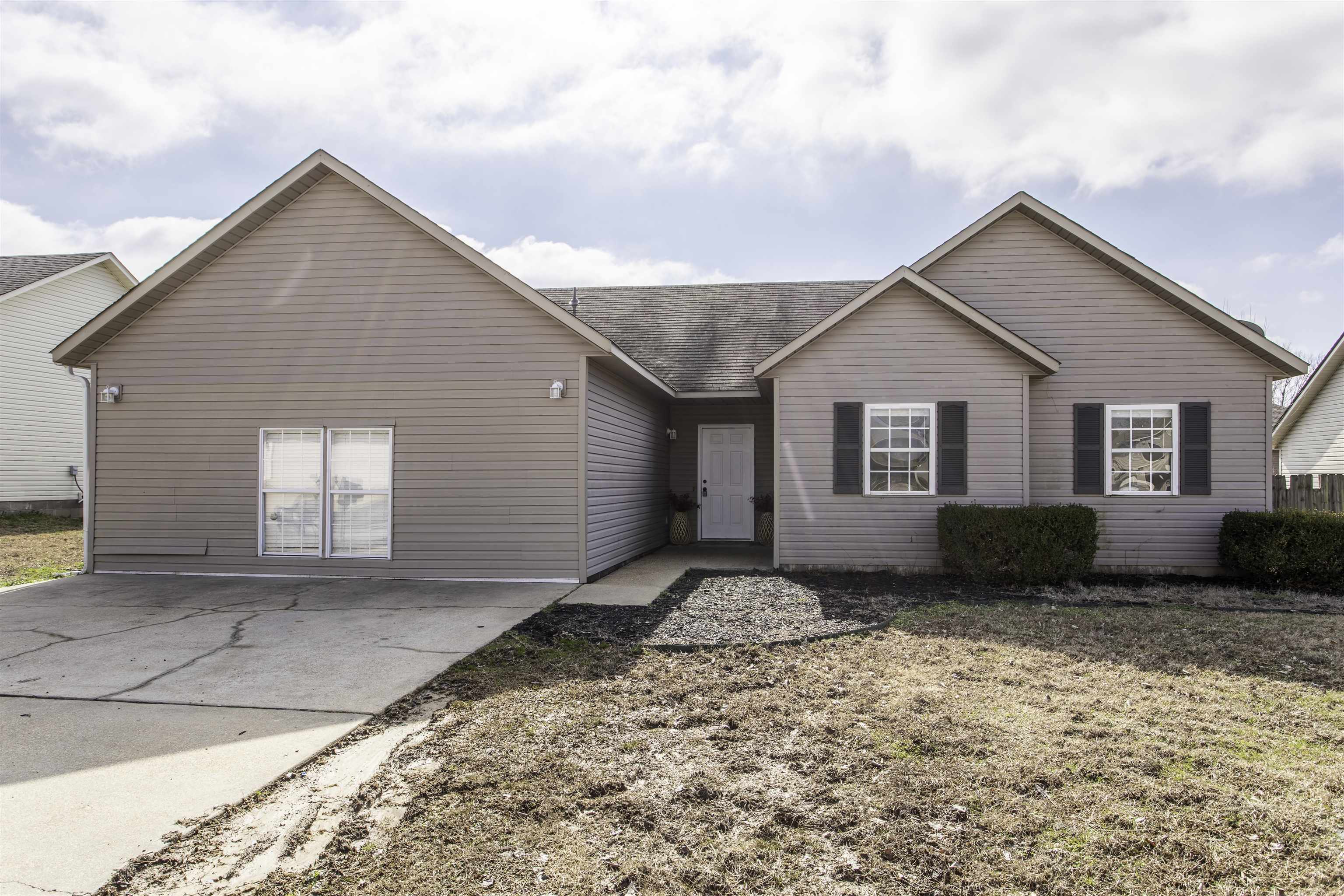 915 Silverleaf Circle