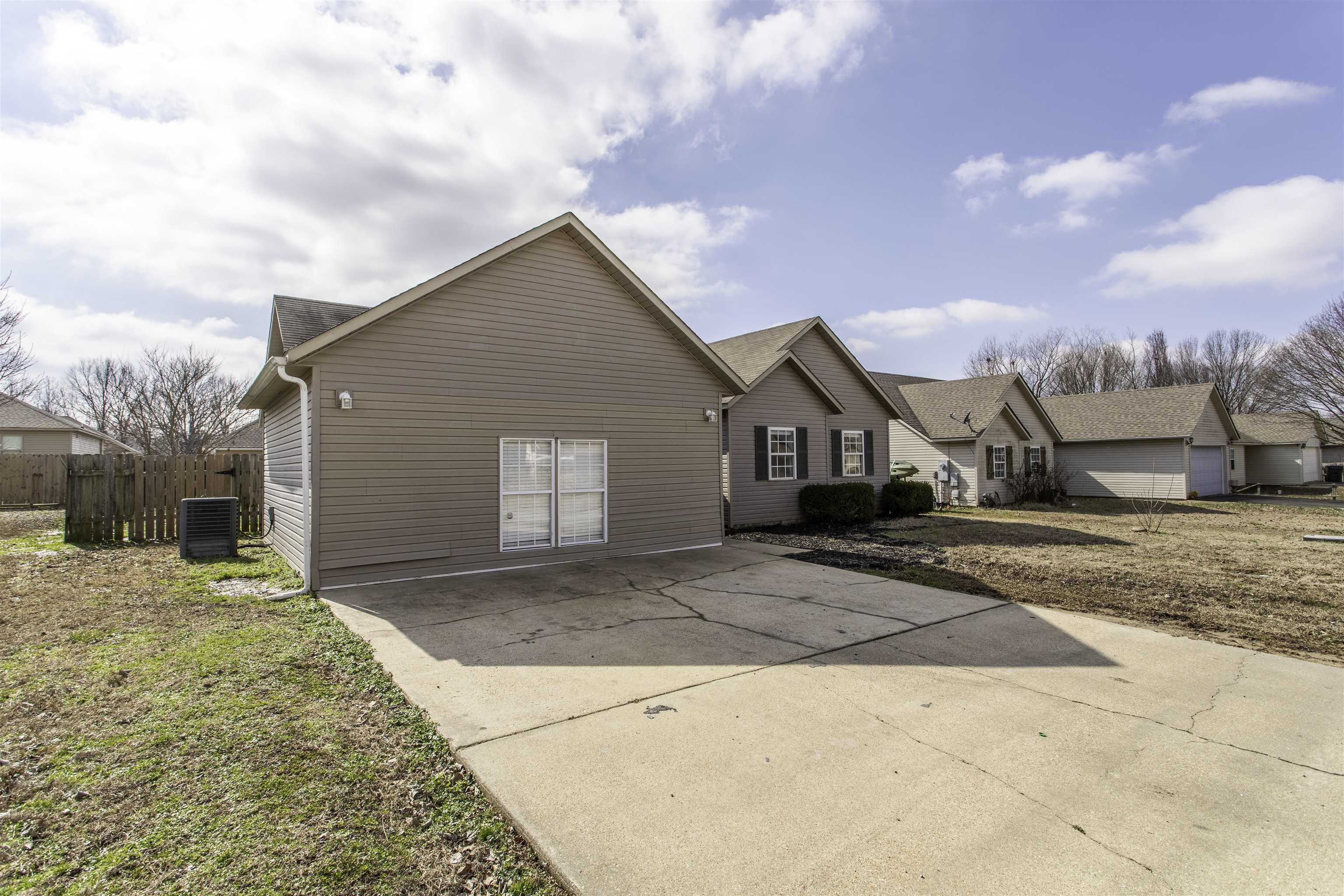 915 Silverleaf Circle