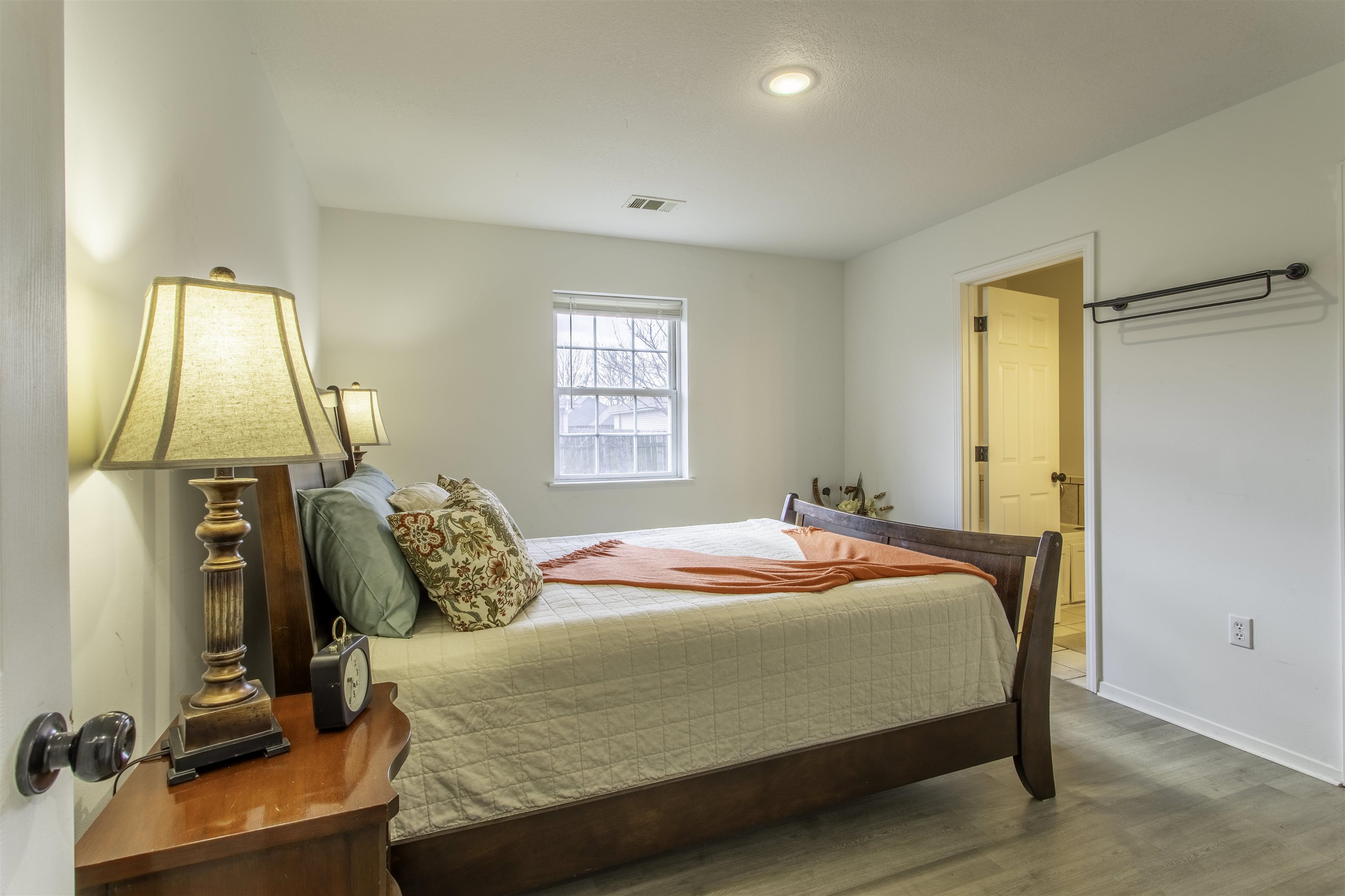 915 Silverleaf Circle