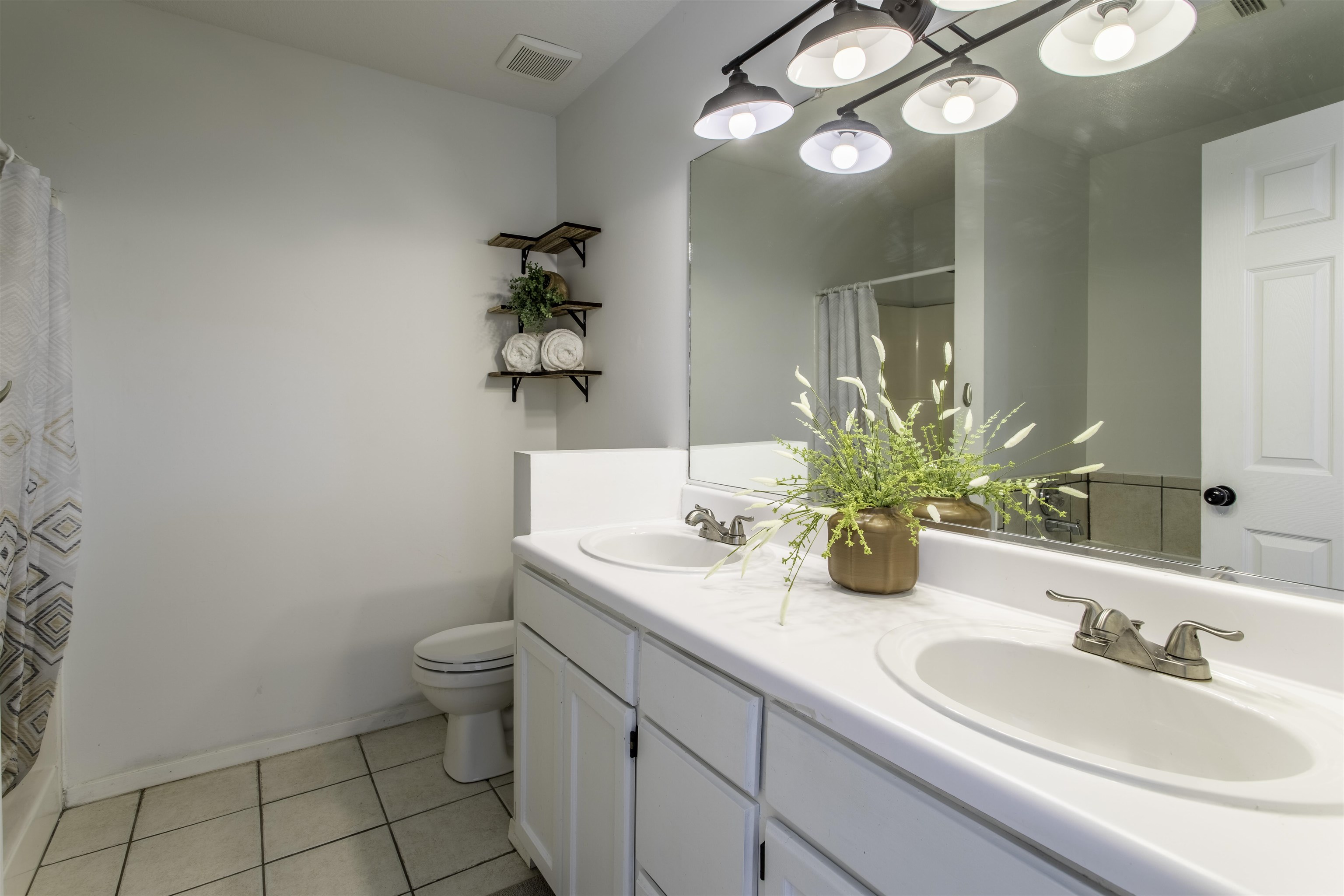 915 Silverleaf Circle