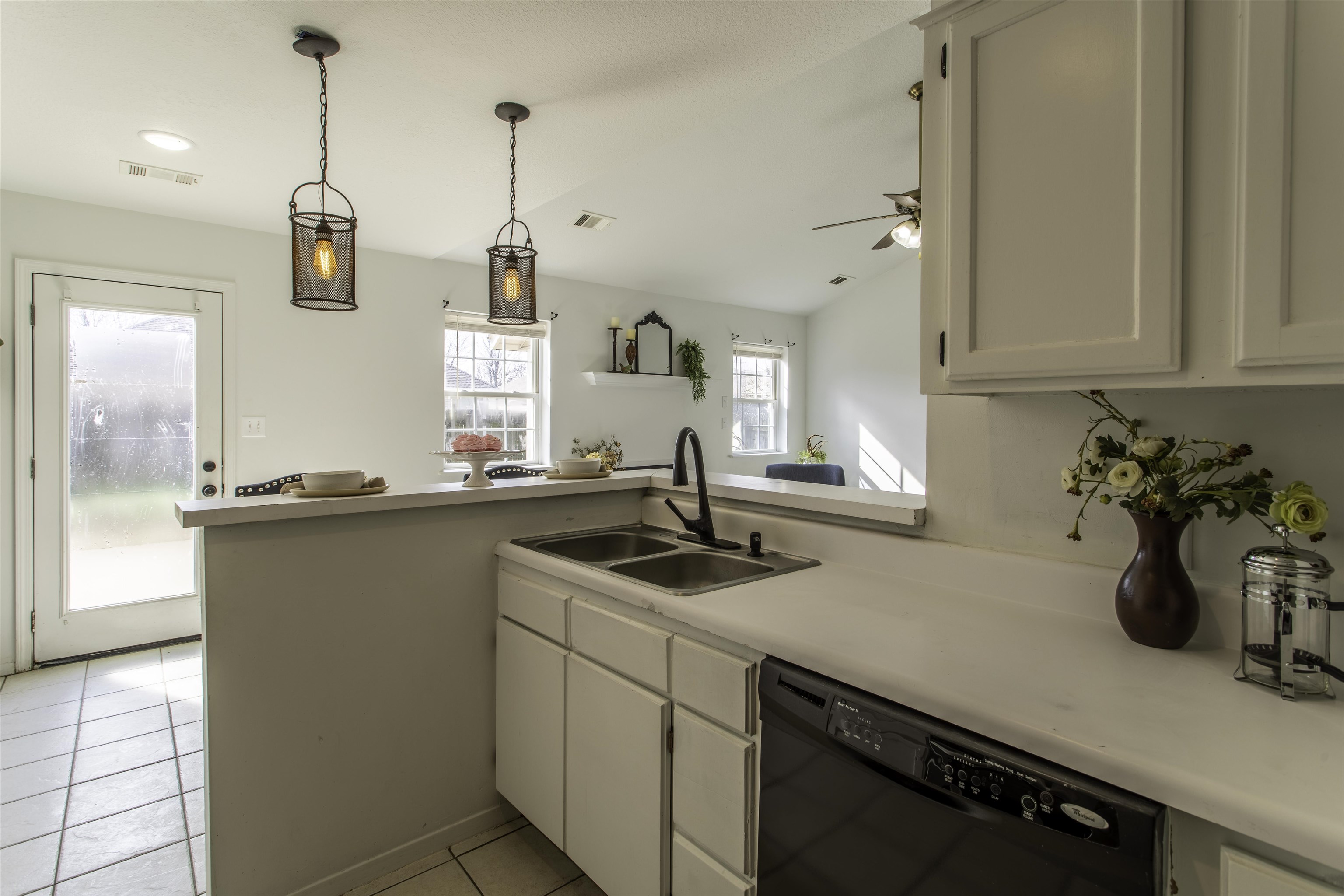 915 Silverleaf Circle