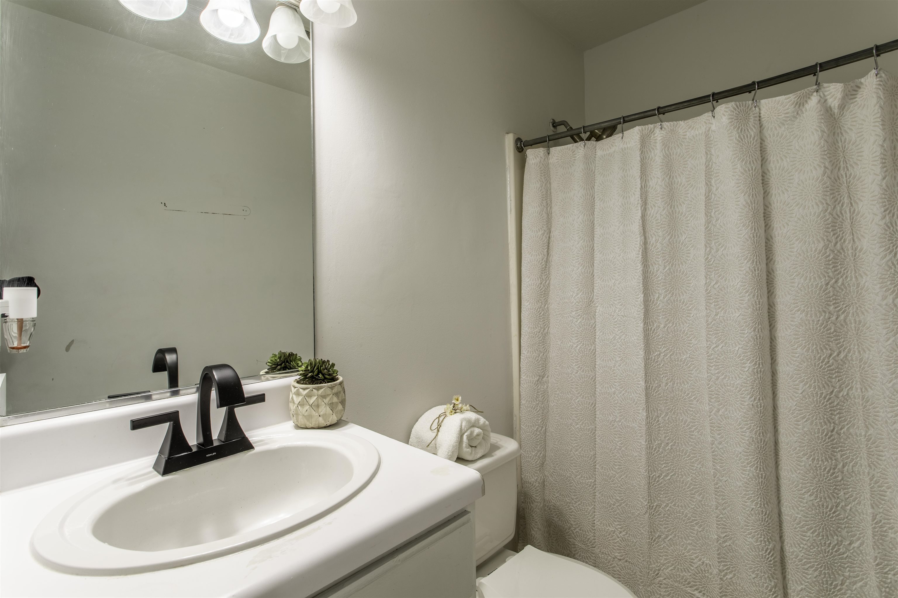 915 Silverleaf Circle