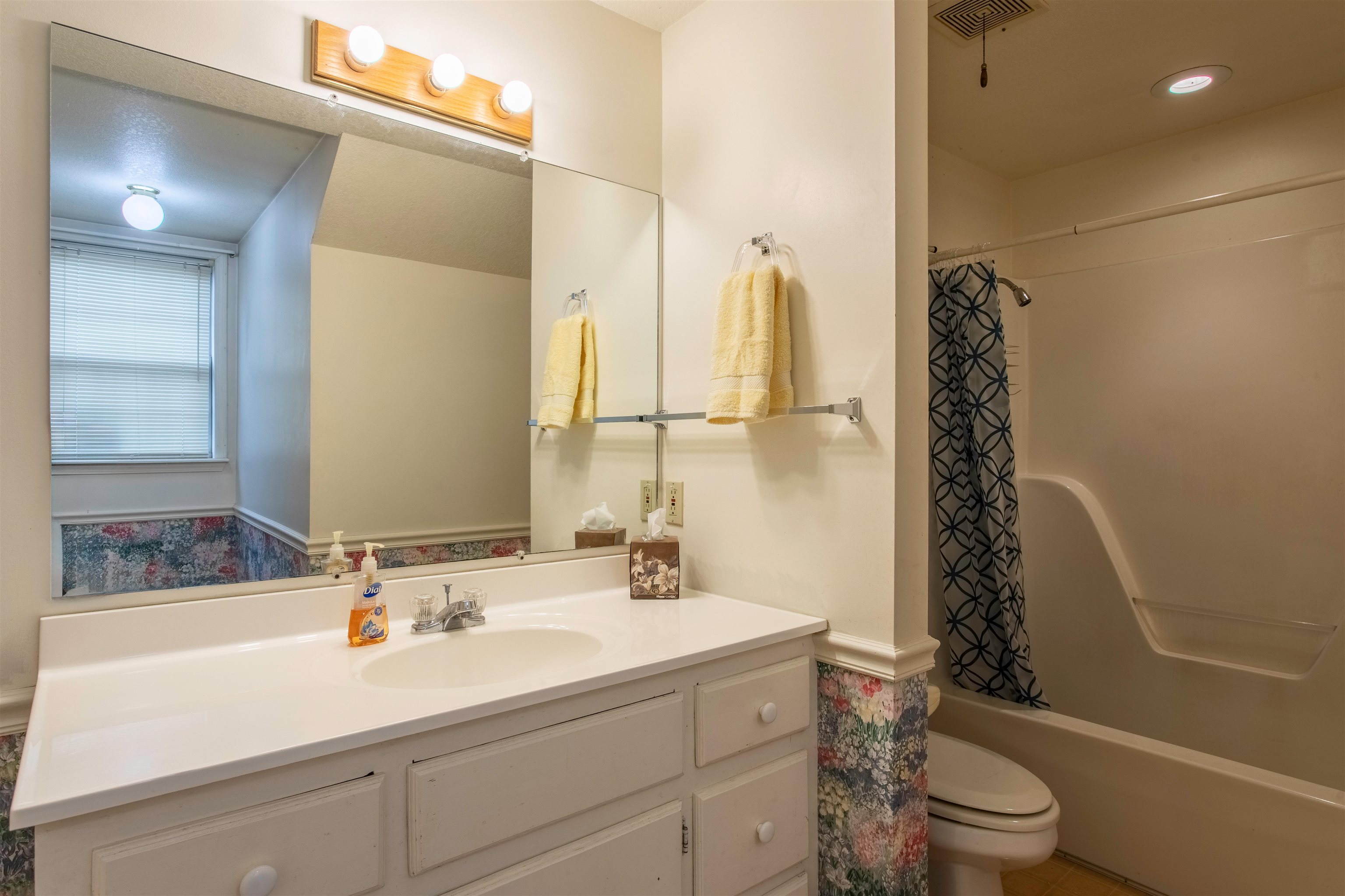 121 Lawrence Road 245