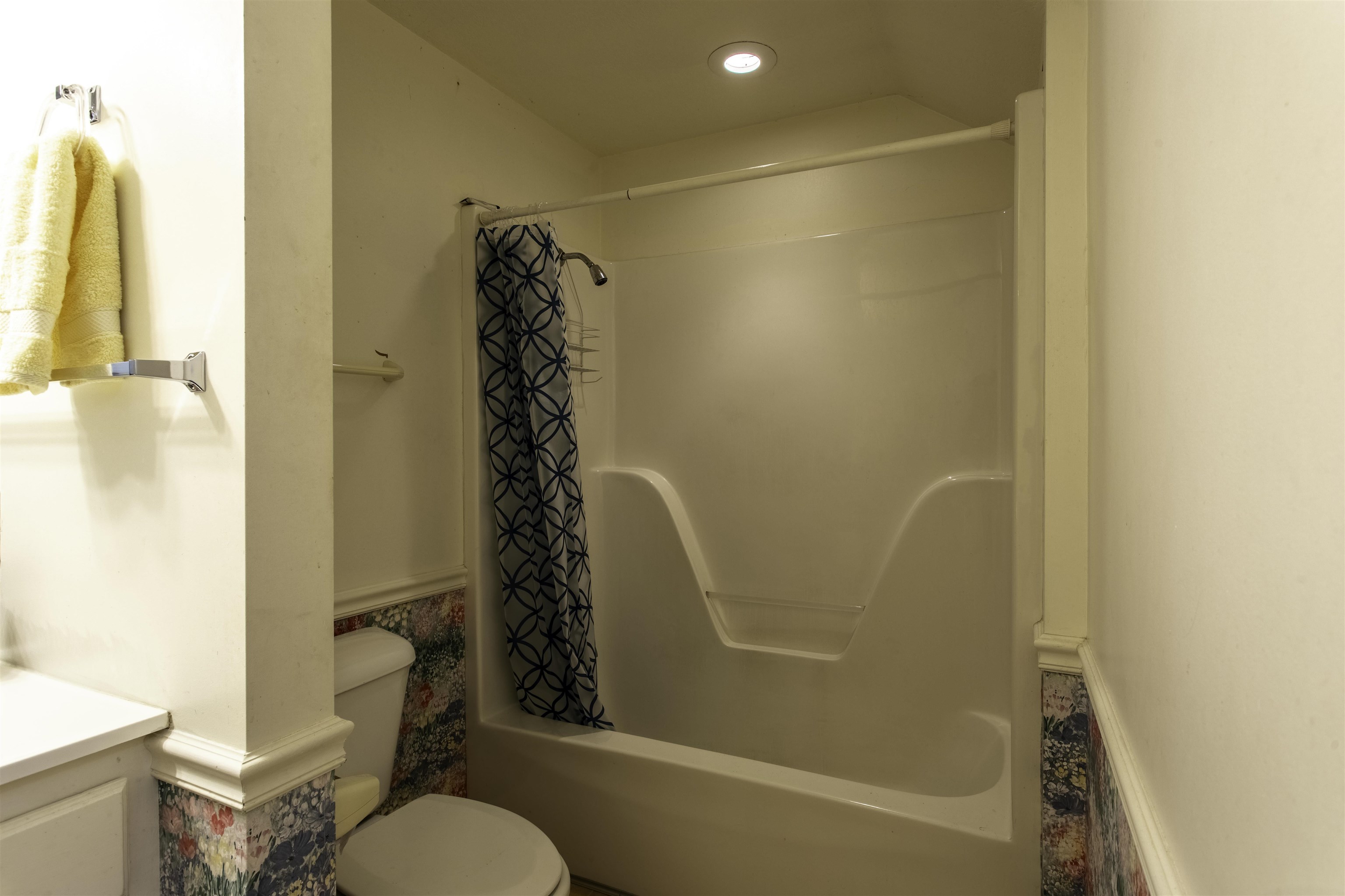 121 Lawrence Road 245