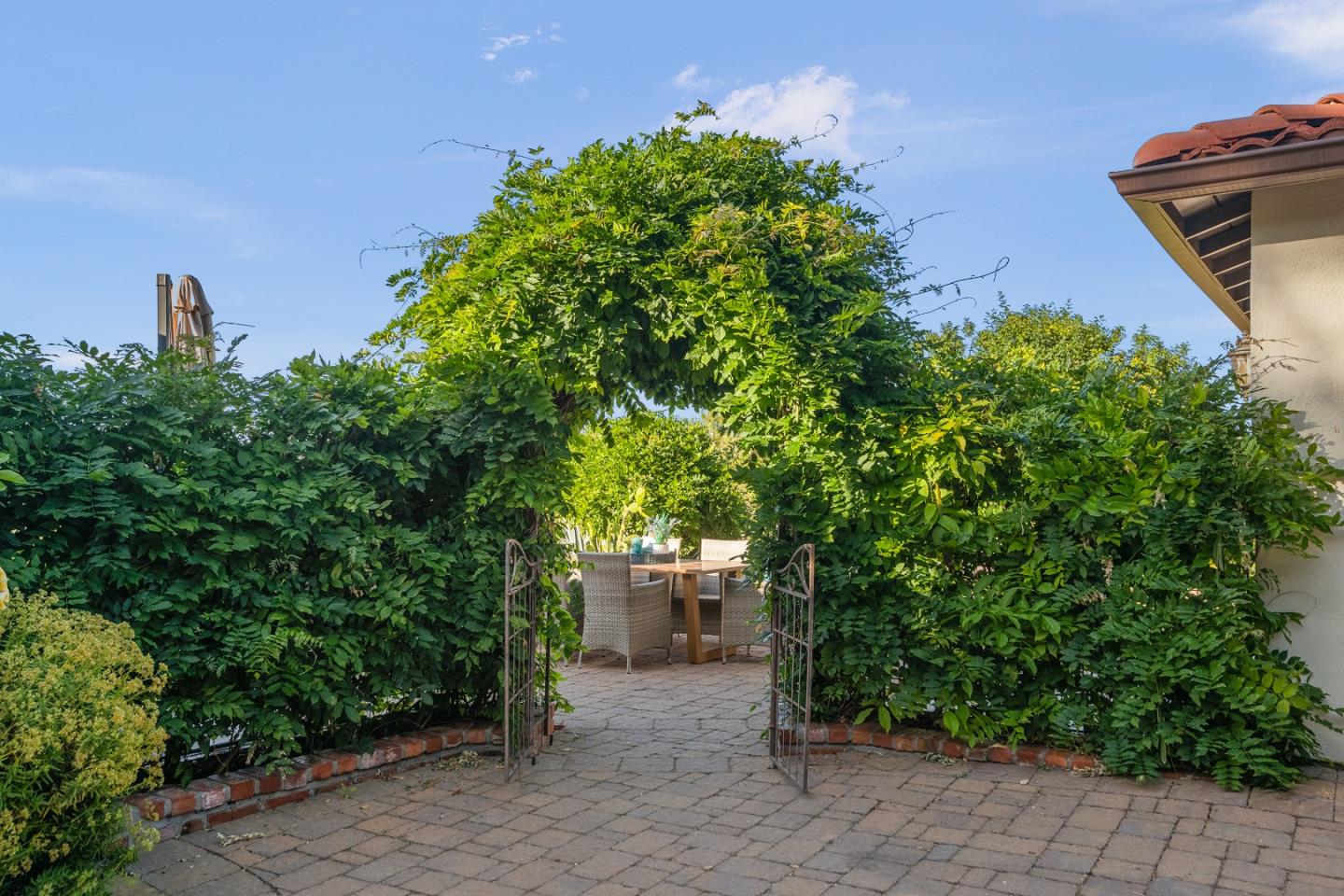 16060 Greenridge TER