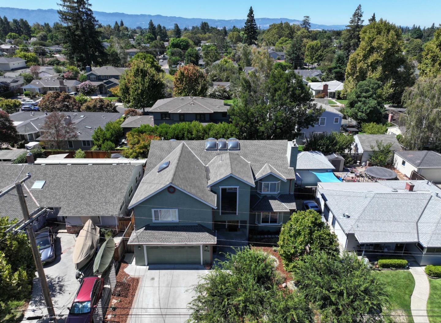 1629 Cherry AVE
