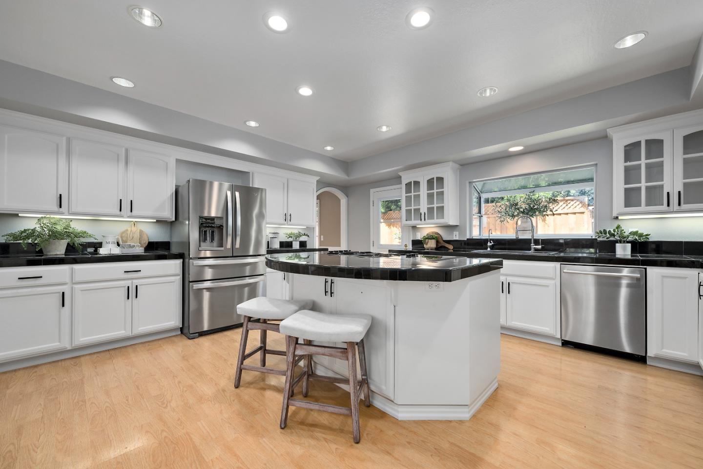 1629 Cherry AVE
