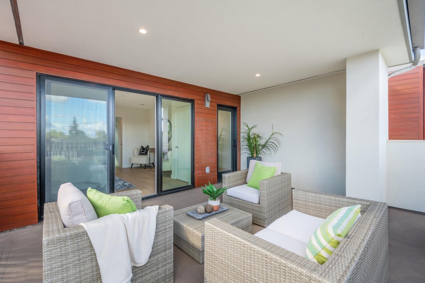 10149 S Foothill BLVD