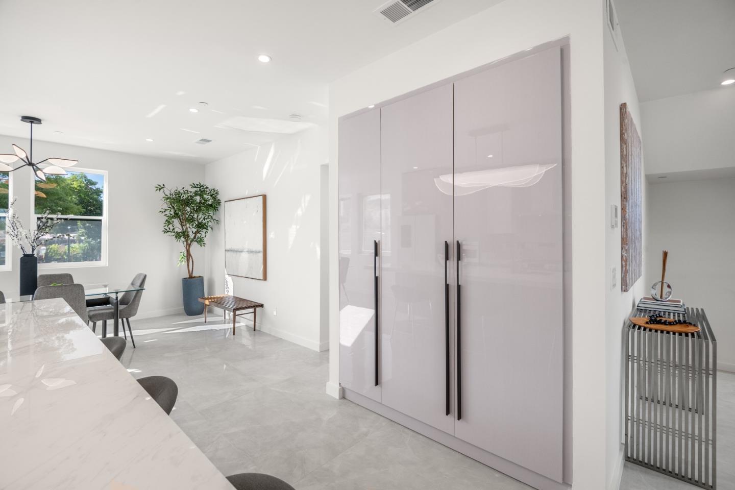 10149 S Foothill BLVD