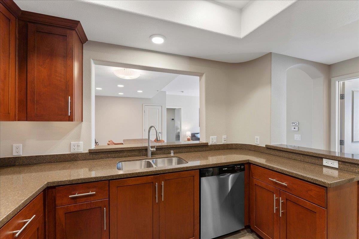 912 Campisi WAY 215