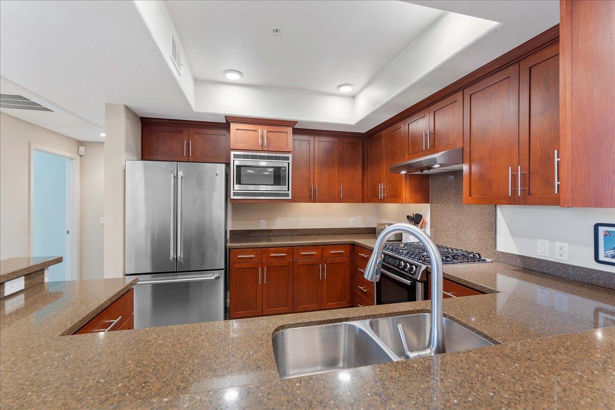 912 Campisi WAY 215