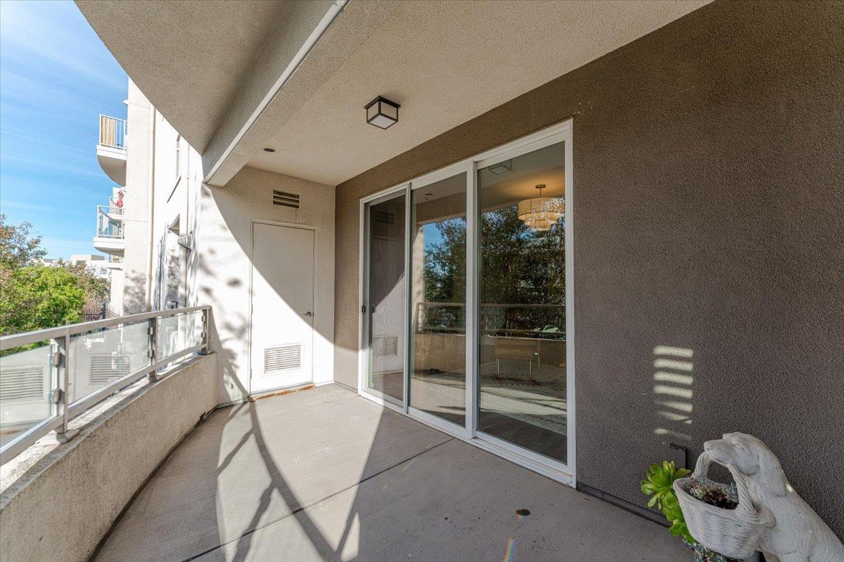 912 Campisi WAY 215