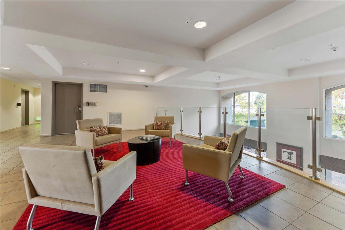912 Campisi WAY 215