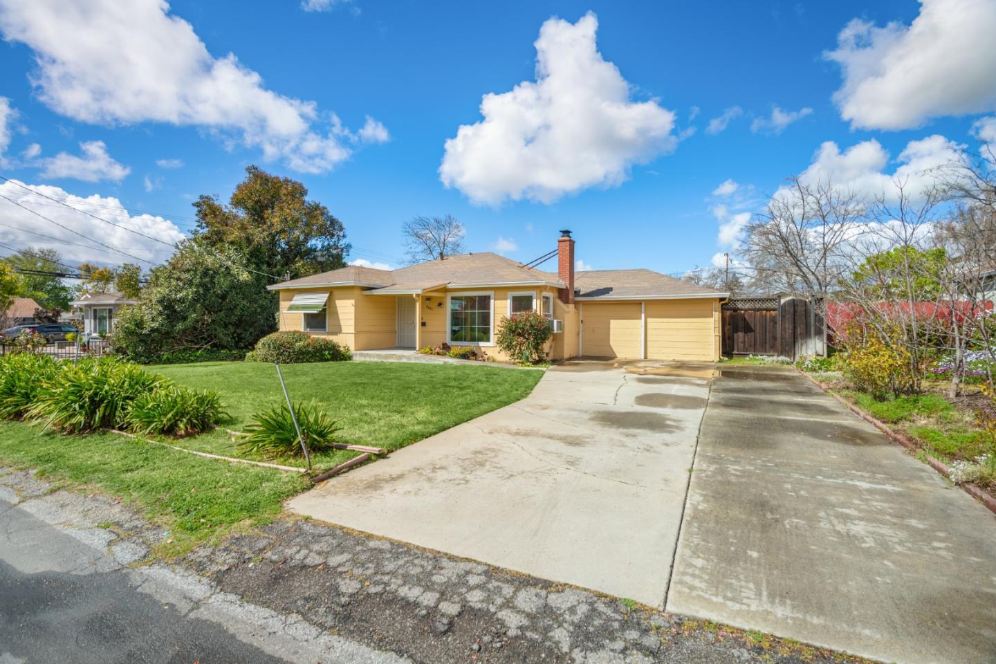 3961 Golf DR