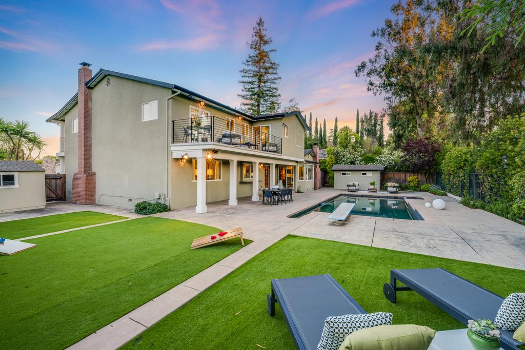 1455 Redwood Drive