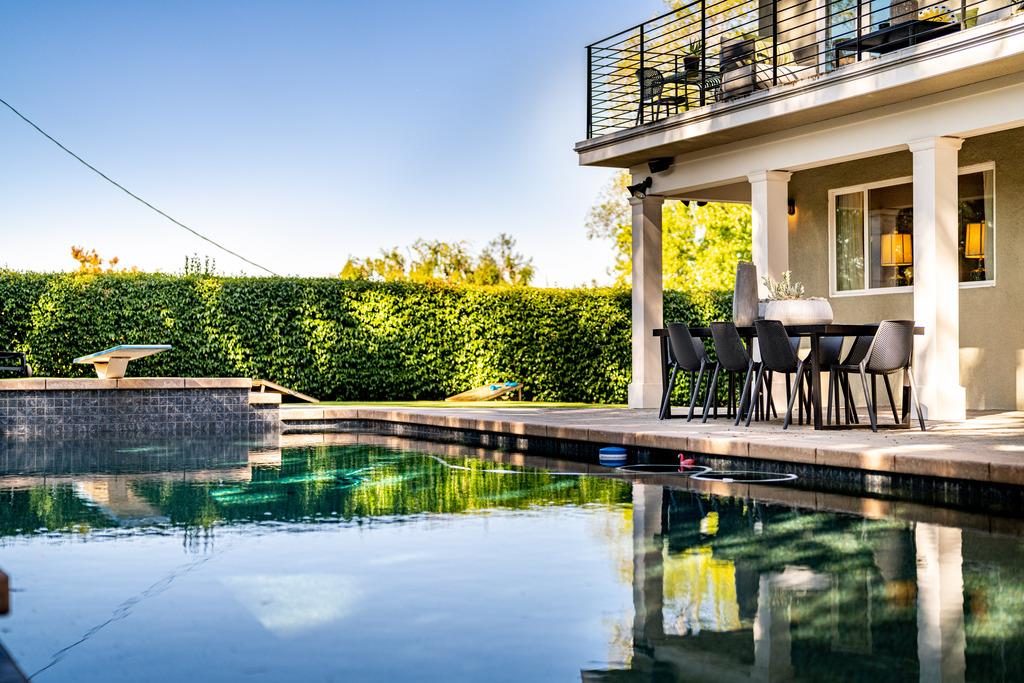 1455 Redwood Drive