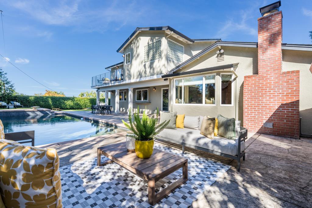 1455 Redwood Drive