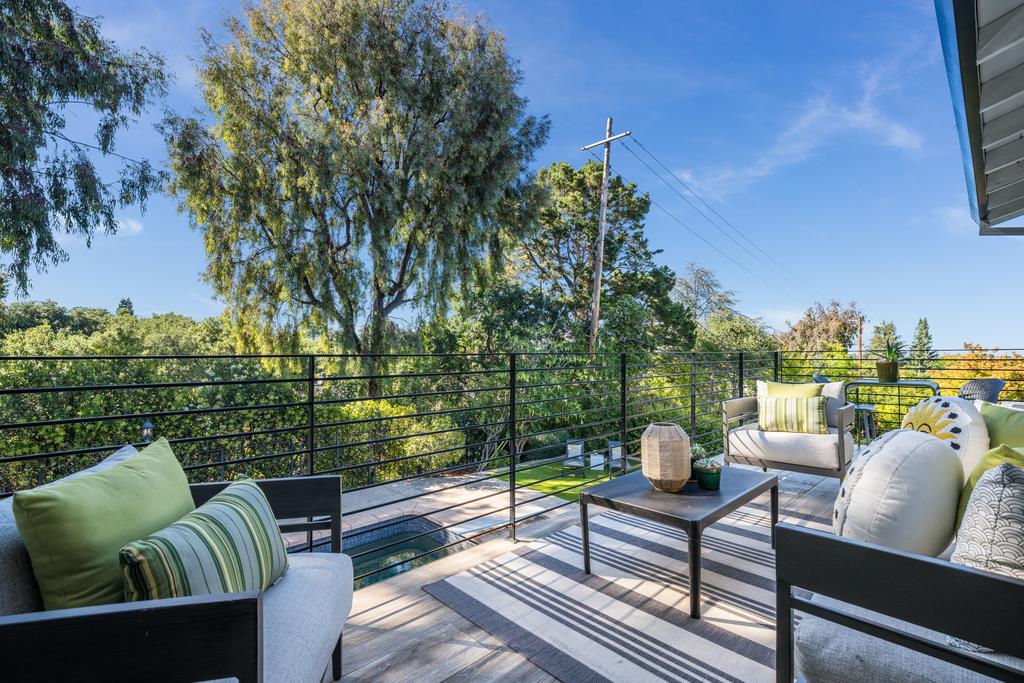 1455 Redwood Drive