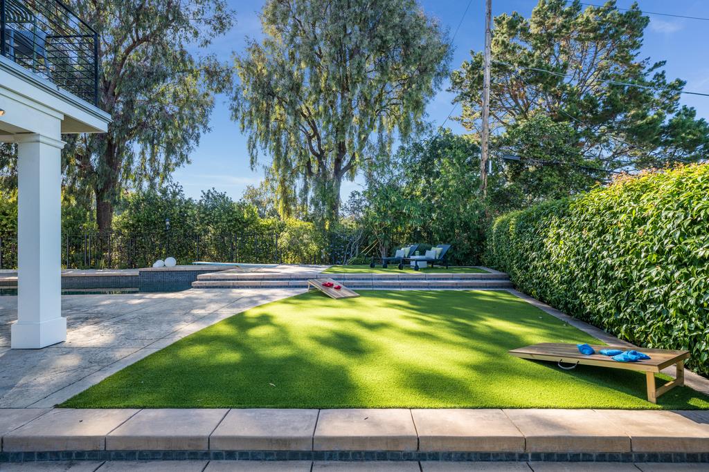1455 Redwood Drive
