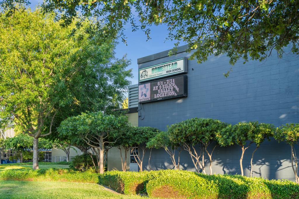 1455 Redwood Drive