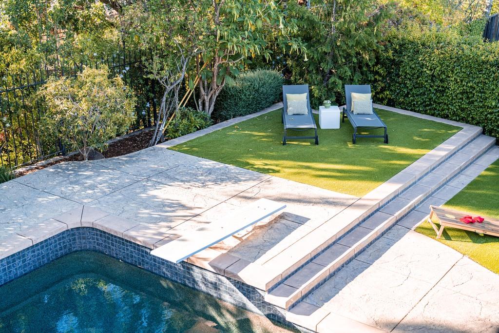 1455 Redwood Drive