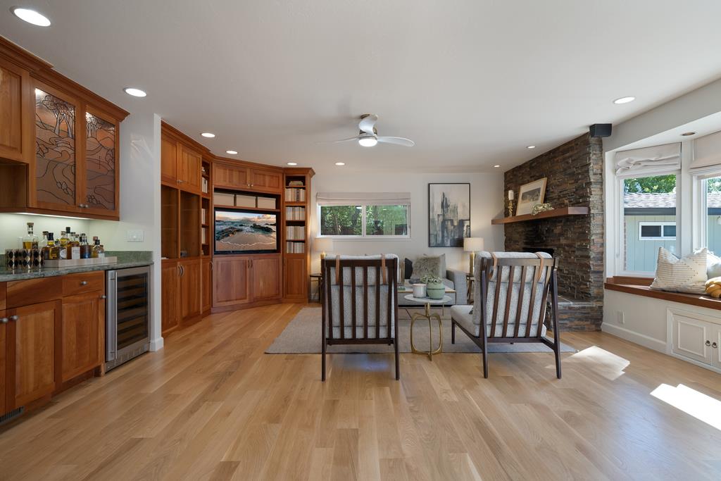 1455 Redwood Drive