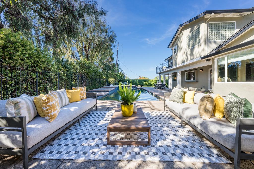 1455 Redwood Drive