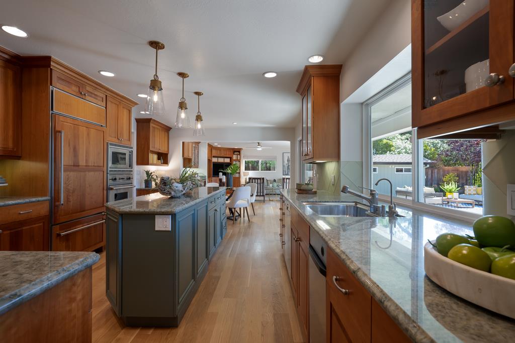 1455 Redwood Drive