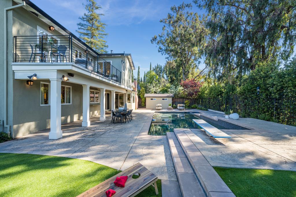 1455 Redwood Drive
