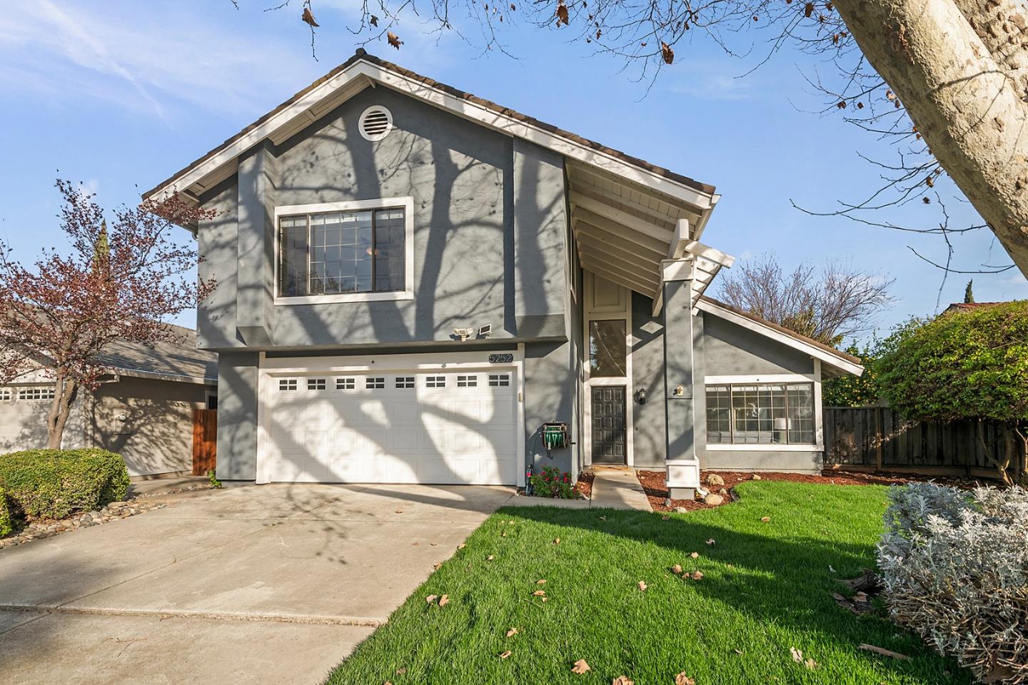 5252 Rio Lobo Drive