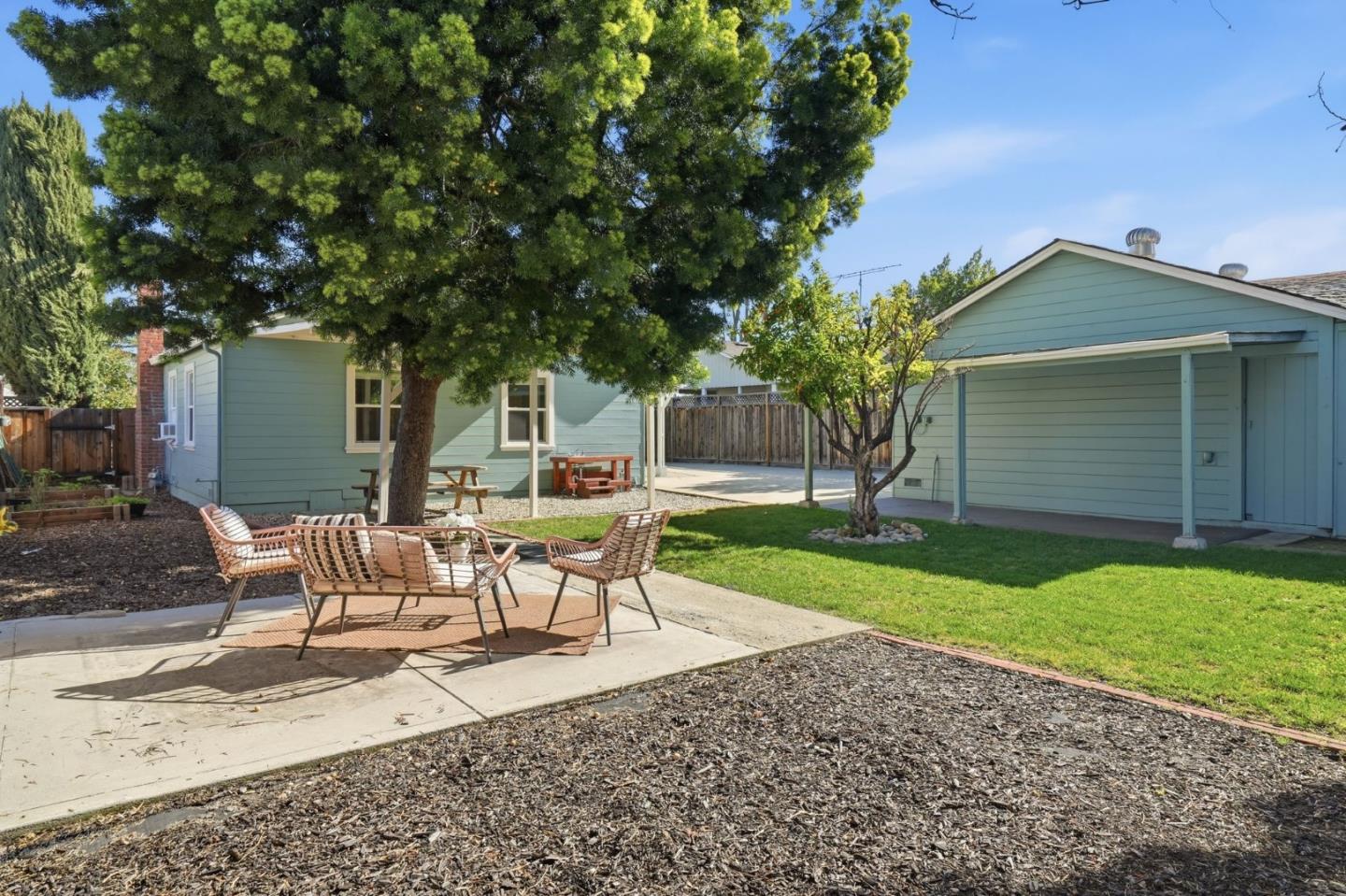 1155 Shamrock DR