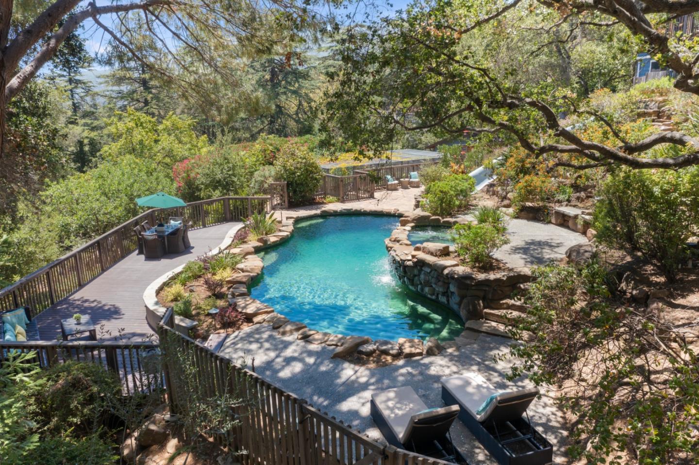 21100 Hills RD