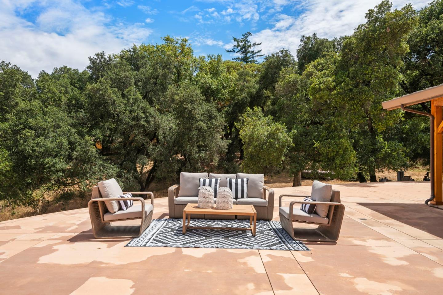 15060 Montebello RD