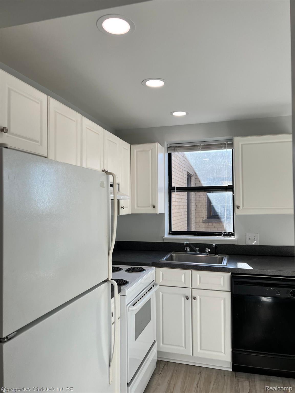 120 SEWARD Street Unit: 48/410