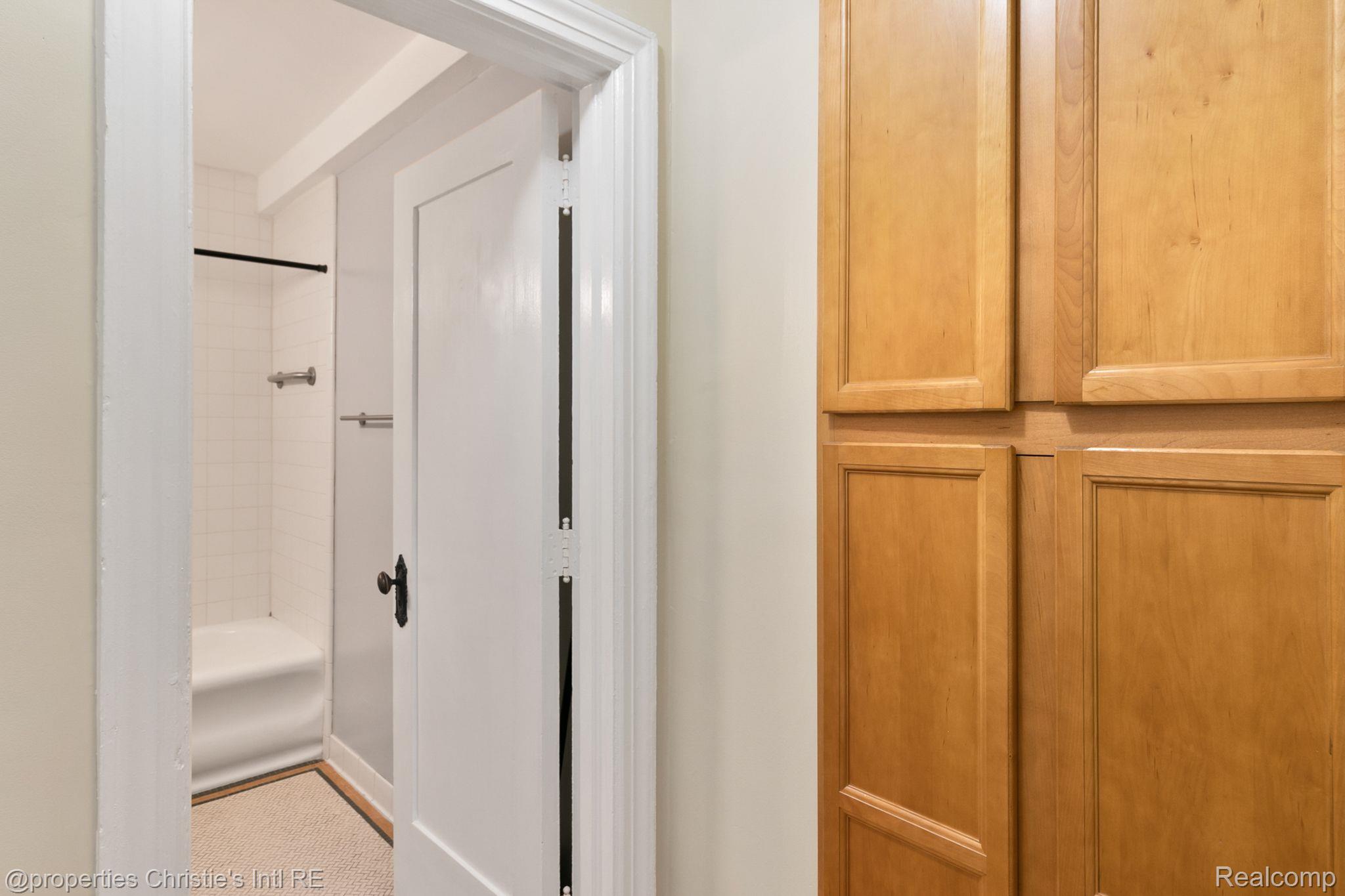 15 E KIRBY Street Unit: 206