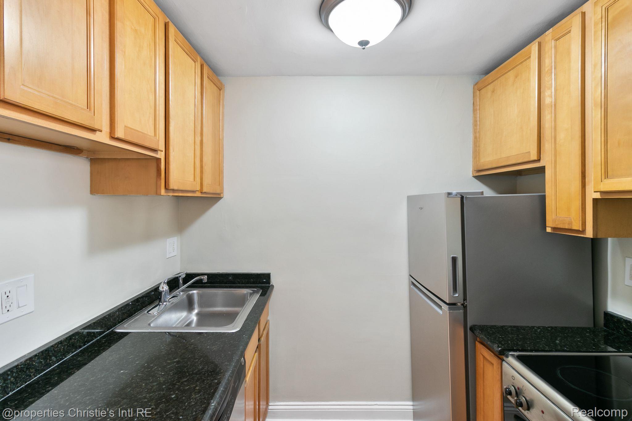 15 E KIRBY Street Unit: 206
