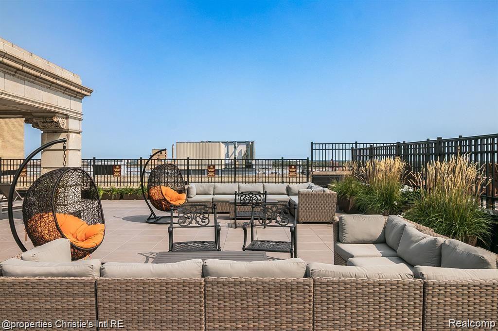 15 E KIRBY Street Unit: 206