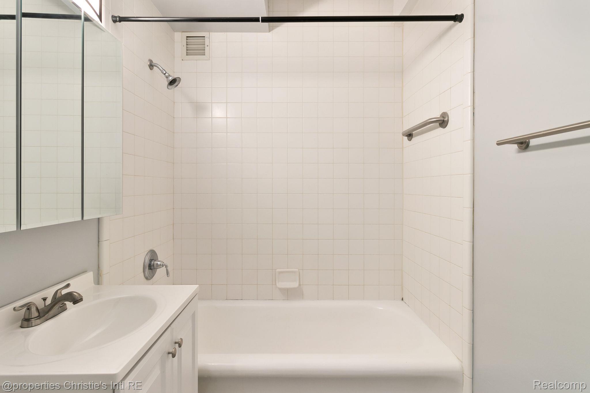 15 E KIRBY Street Unit: 206