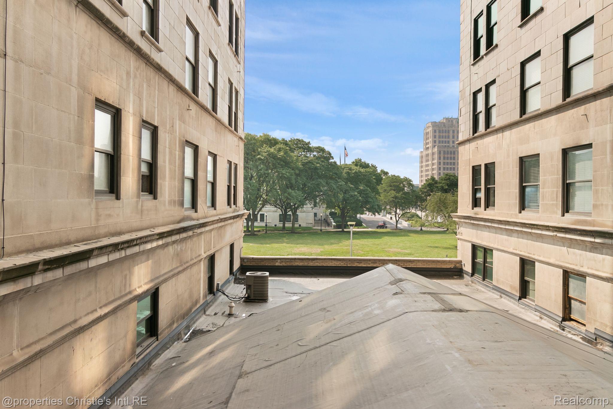 15 E KIRBY Street Unit: 206