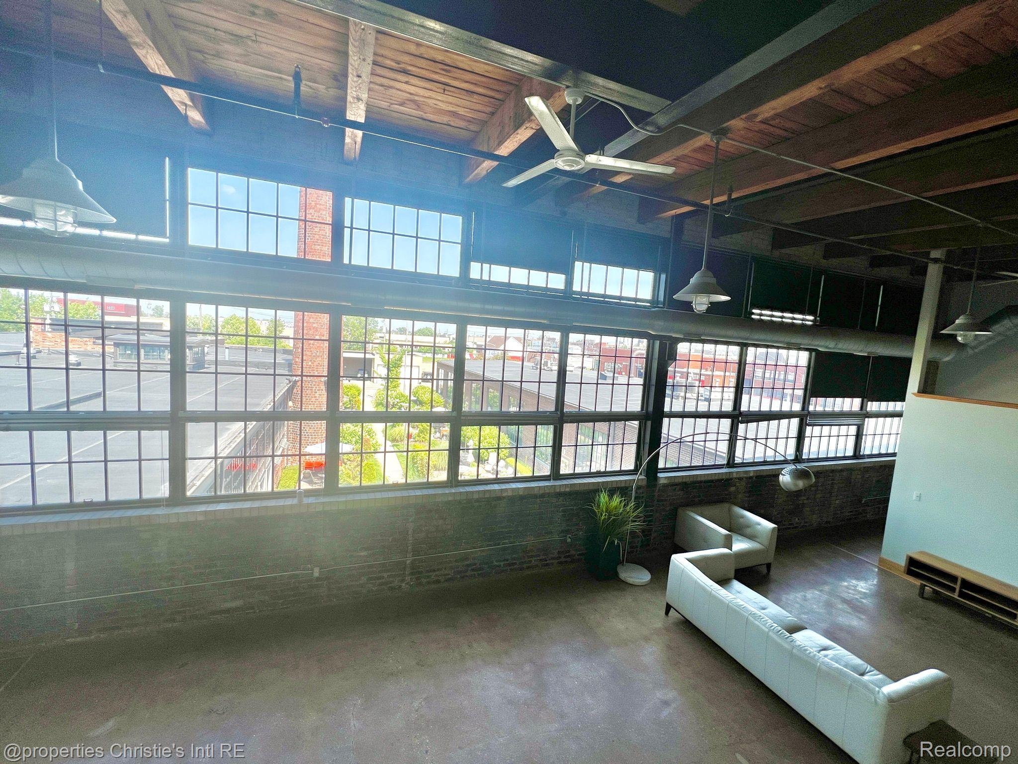 3434 RUSSELL Street Unit: 27-207