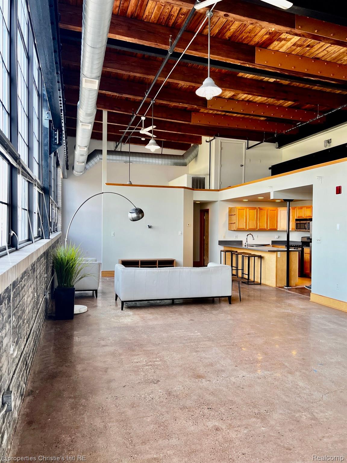 3434 RUSSELL Street Unit: 27-207