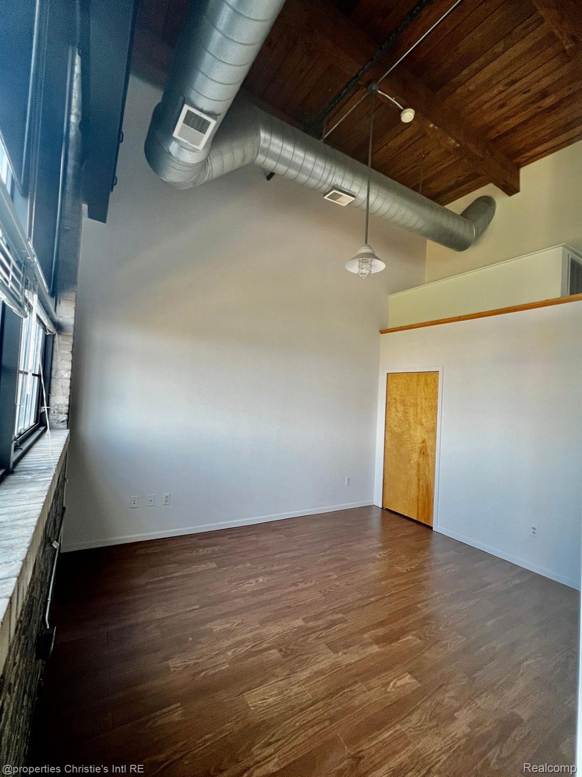 3434 RUSSELL Street Unit: 27-207