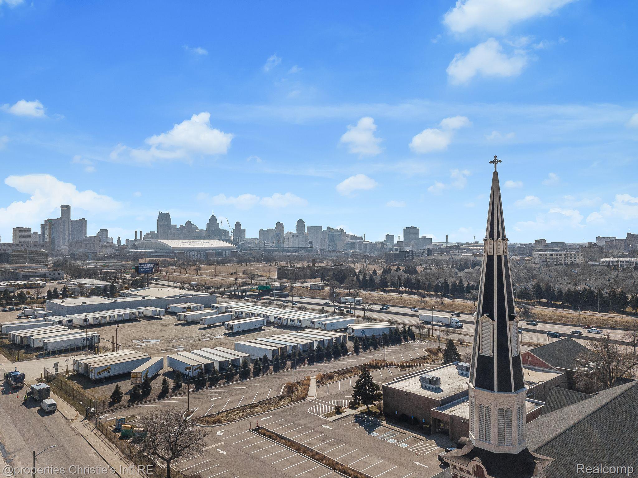 3434 RUSSELL Street Unit: 27-207