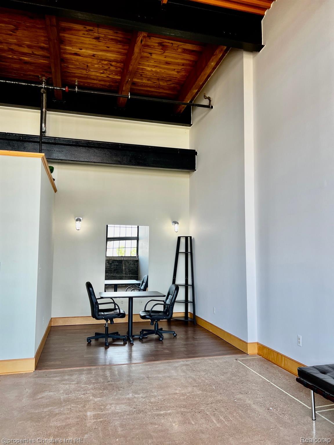 3434 RUSSELL Street Unit: 27-207