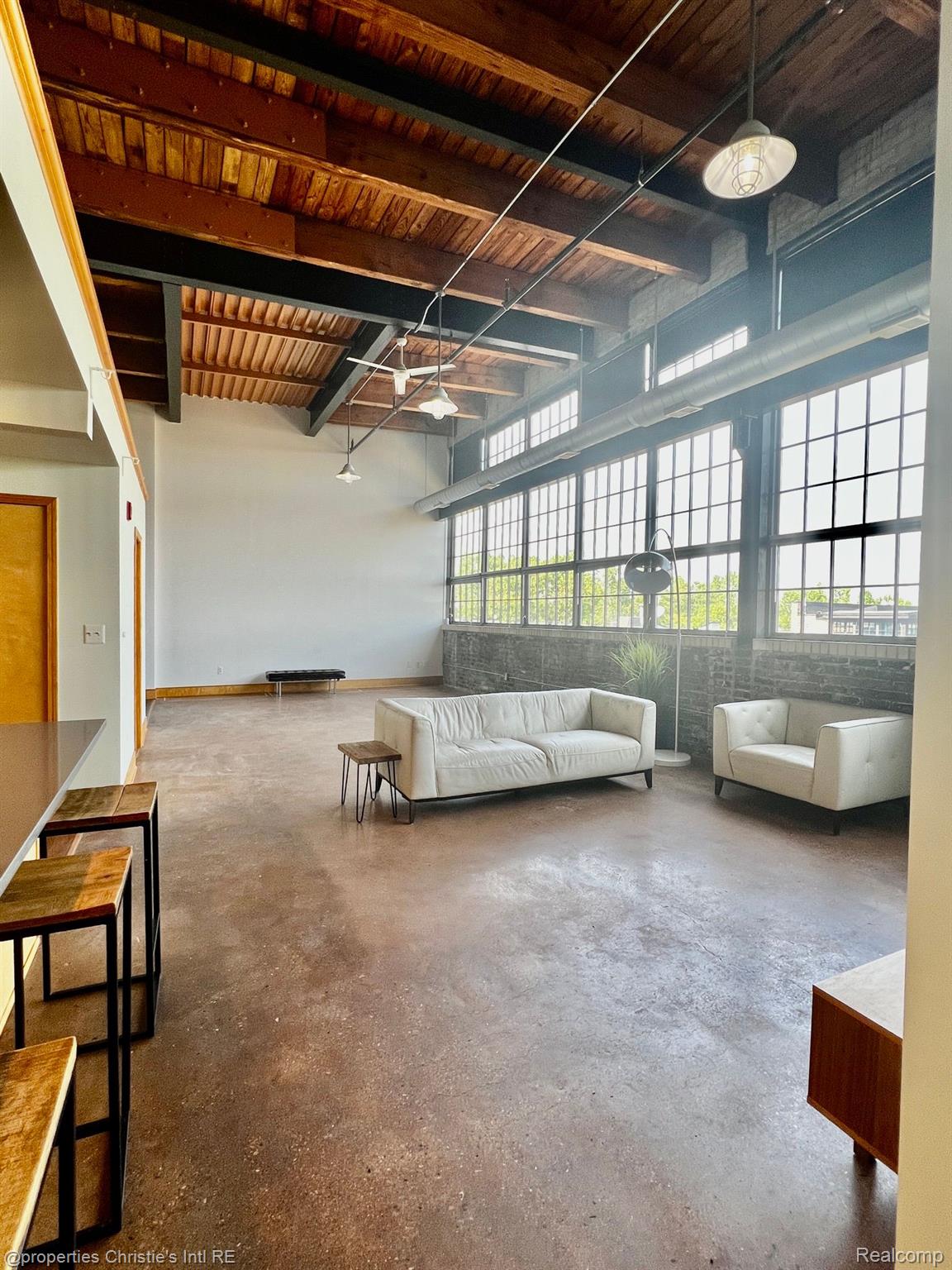 3434 RUSSELL Street Unit: 27-207