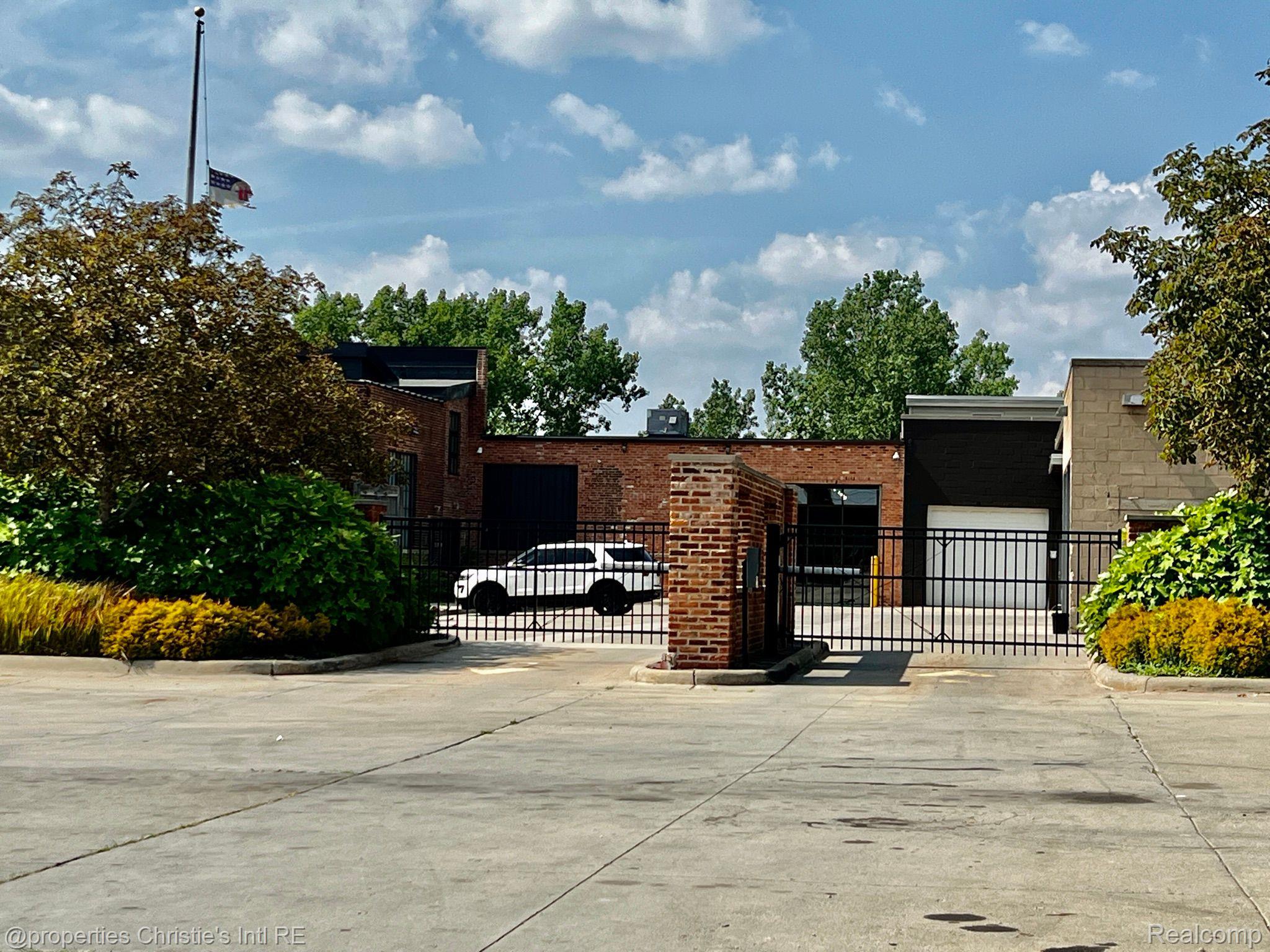 3434 RUSSELL Street Unit: 27-207