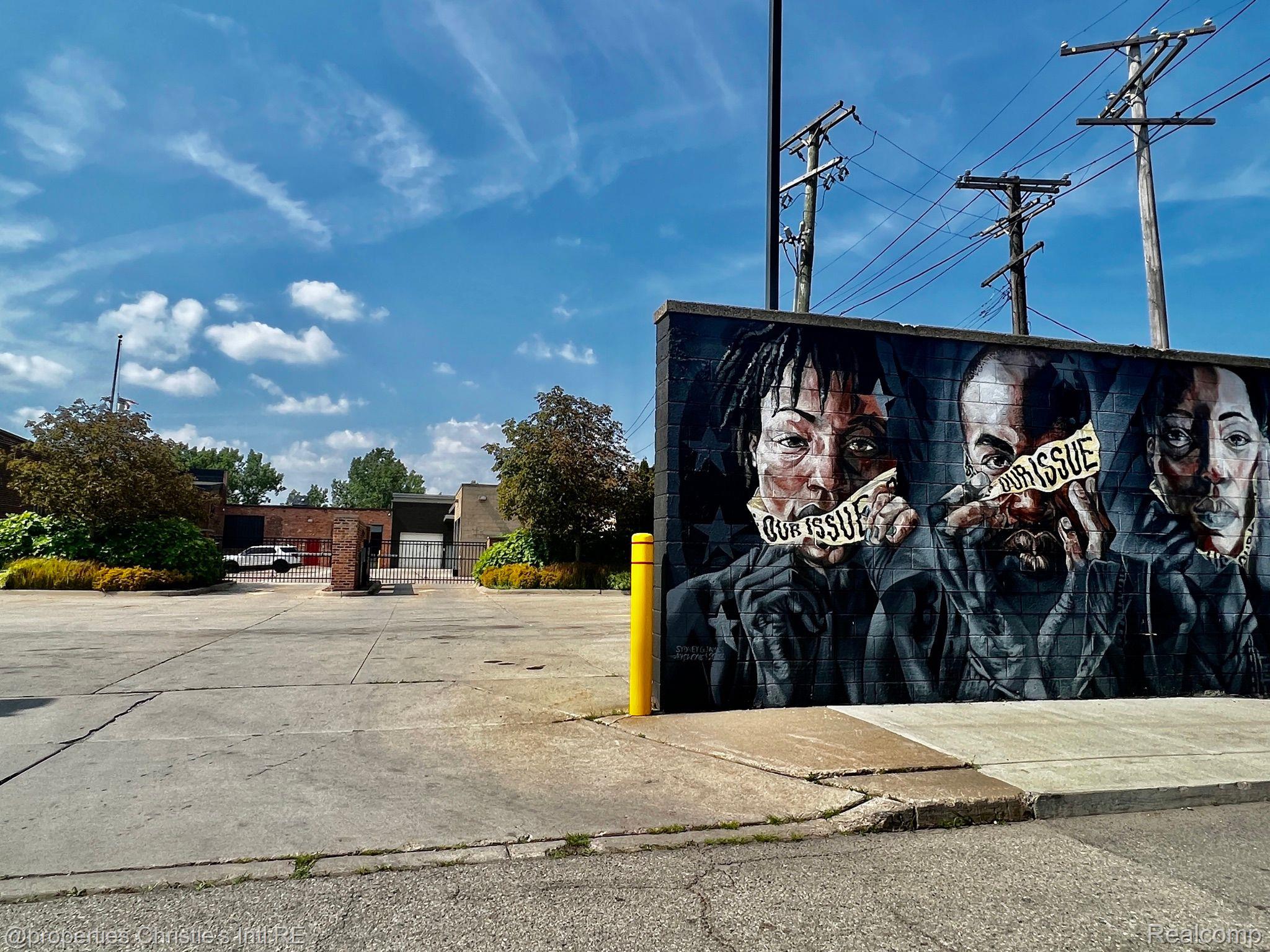 3434 RUSSELL Street Unit: 27-207