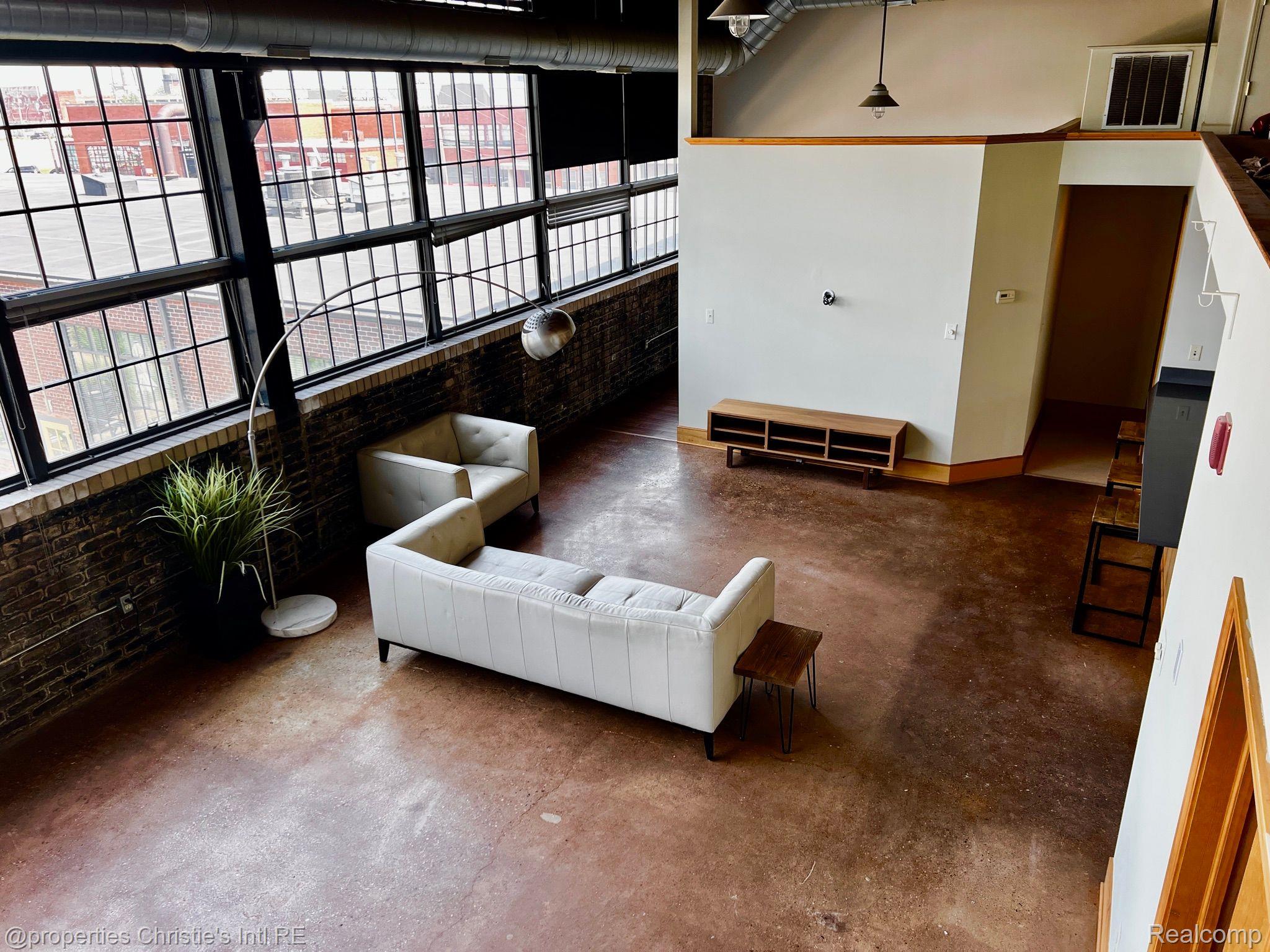 3434 RUSSELL Street Unit: 27-207