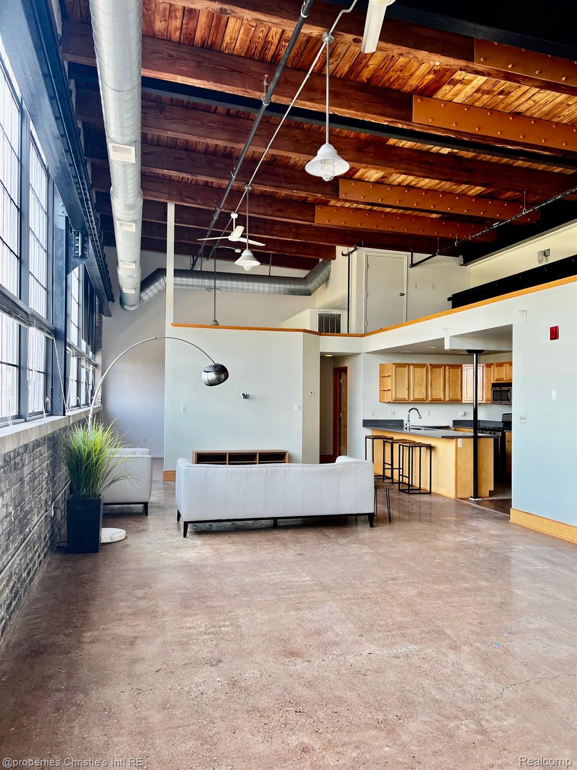 3434 RUSSELL Street Unit: 27-207