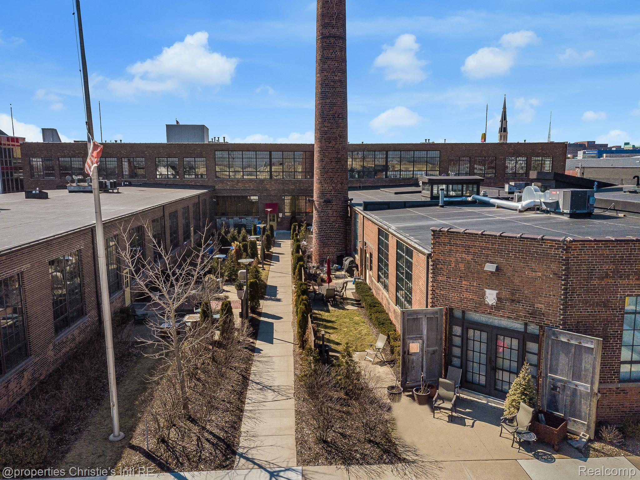 3434 RUSSELL Street Unit: 27-207